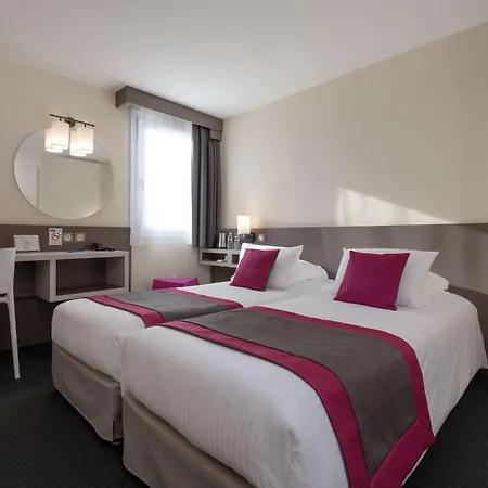 Kyriad Lyon Hotel 3*
