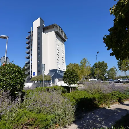 Szálloda Kyriad Lyon Givors