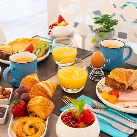 Kyriad Lyon Hotel 3*